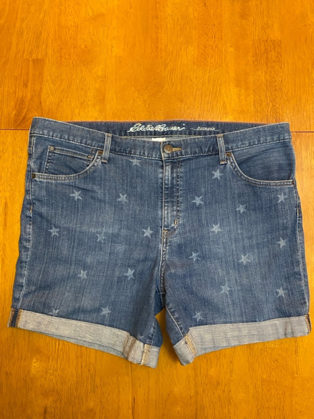 Eddie Bauer Boyfriend Fit Med Blue Rolled Hem Denim Shorts w/stars. Women Sz 16
